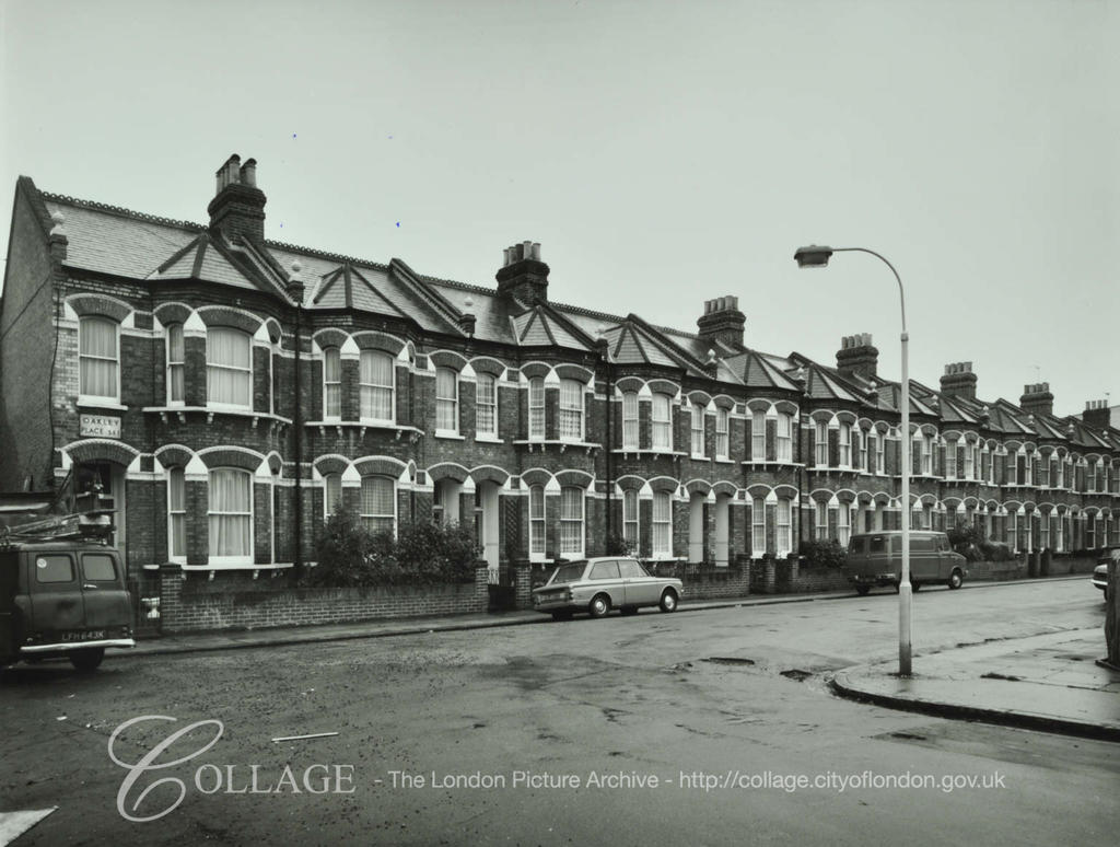 Oakley Place, 1979, No.17 in the corner, far right No 5.   X.png