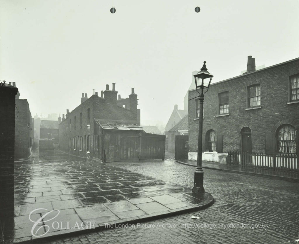 Porlock Place, looking south 1914.St.Paul's Church, Kipling Street, can be faintly made out behind them. X.png