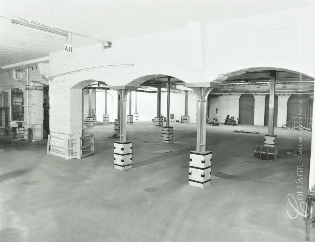Boss Street, Courage bottle store,1981. X.png
