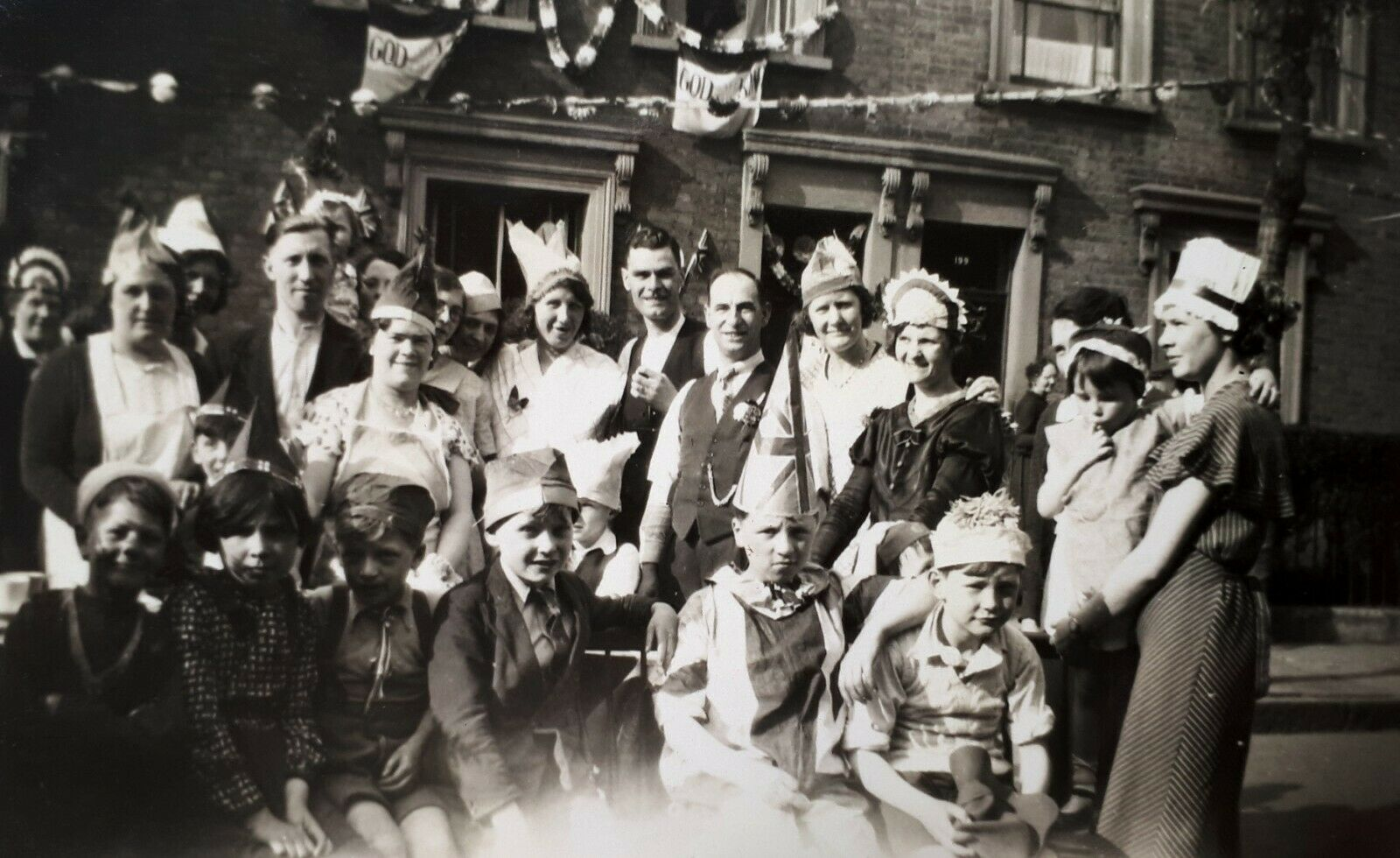 Fort Rd, George V Jubilee Street Party, Bermondsey c1935.  X.png