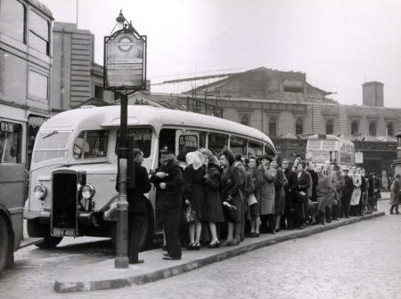 London Bridge 1947. A&W Luxury coach, reg no BBV418, operating as a bus under the LPTB Relief scheme.  X.jpg