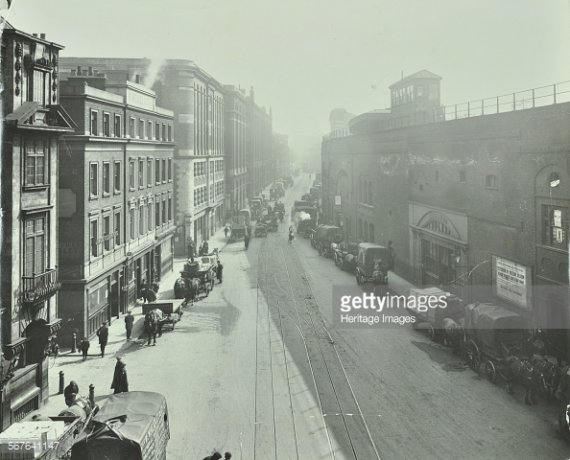 Tooley  St 1910 ouside the Weddel Building.jpg