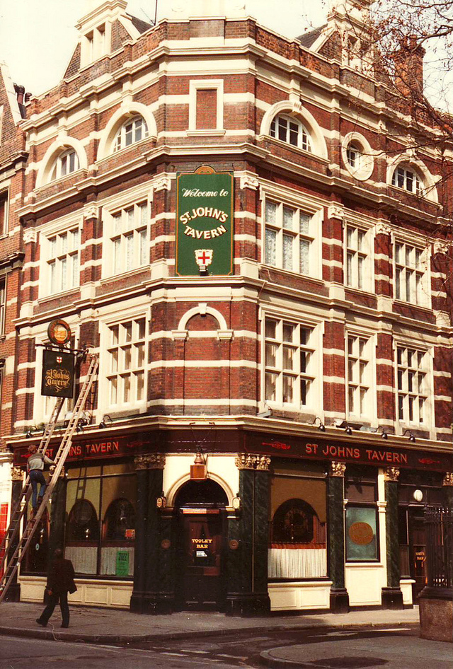 Tooley Street, St Johns Tavern.This pub is now used as offices.  X.png