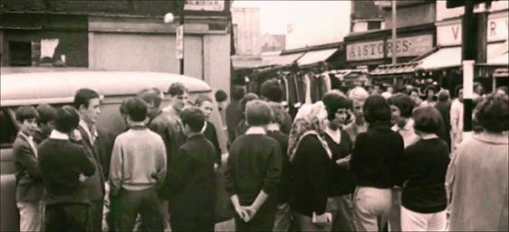 East Street in 1964, a group of young mods near to a former premises of the A1 Stores.  X.png