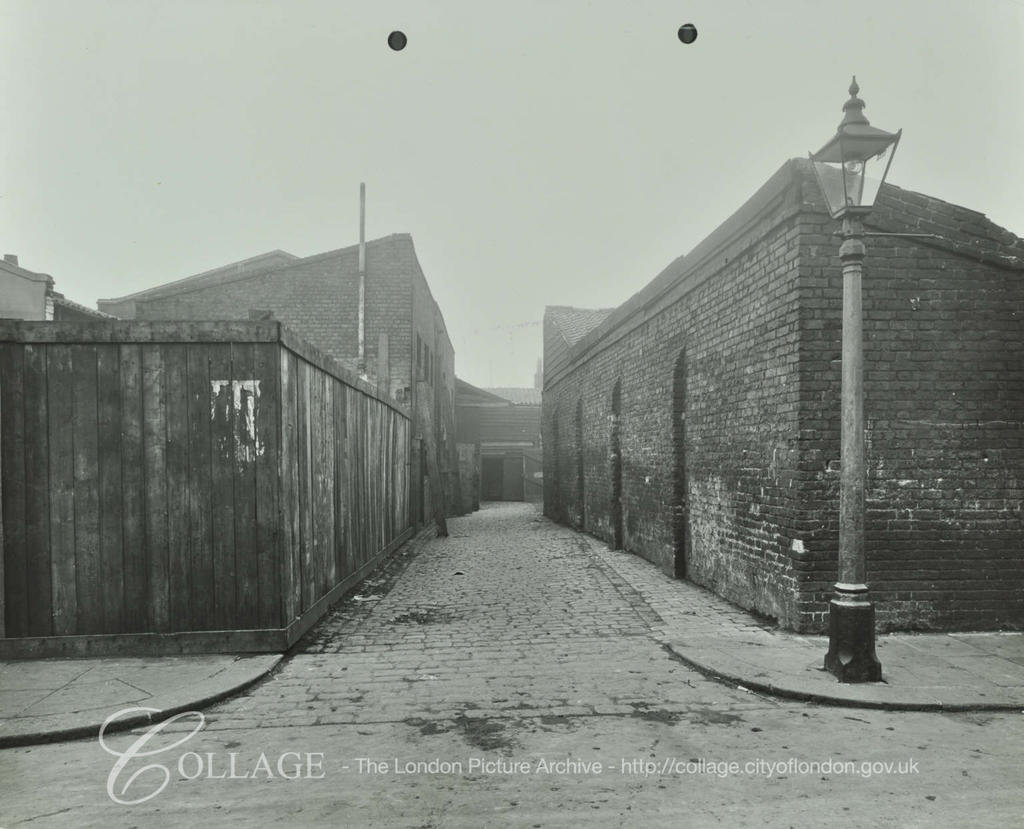 Crown Yard, Tabard Estate, c1913.   X.png