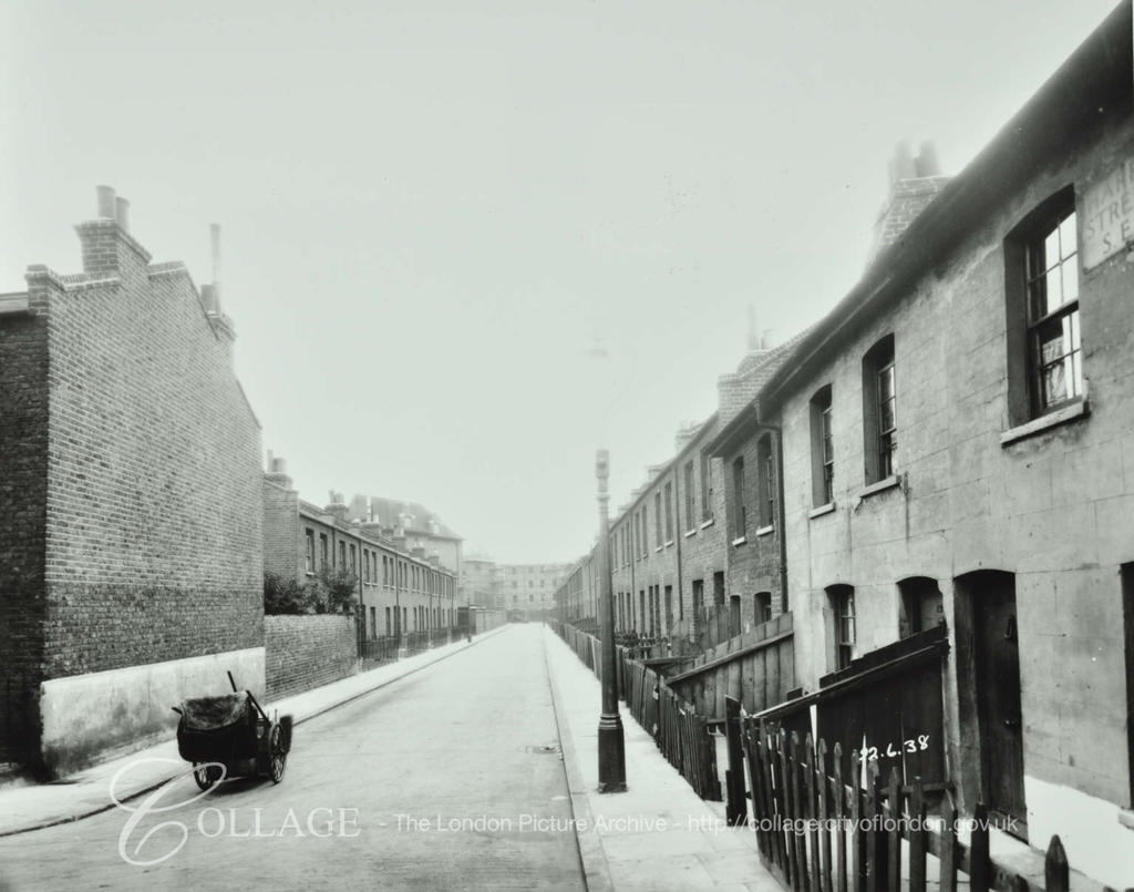 Harris Street 1938, looking towards Teater Street (no longer there) left.  X.png