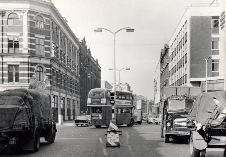 Southwark Street, number 18 bus turning right into Southwark Bridge Road, 1964.  2 X.png
