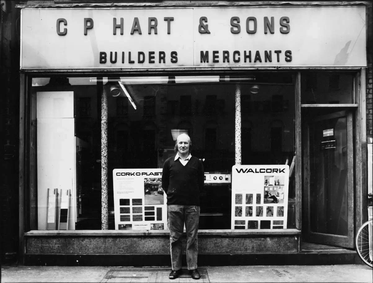 London Road,No 4, 1975, C.P. Hart & Sons, Bath Suites Showroom. Not on.png