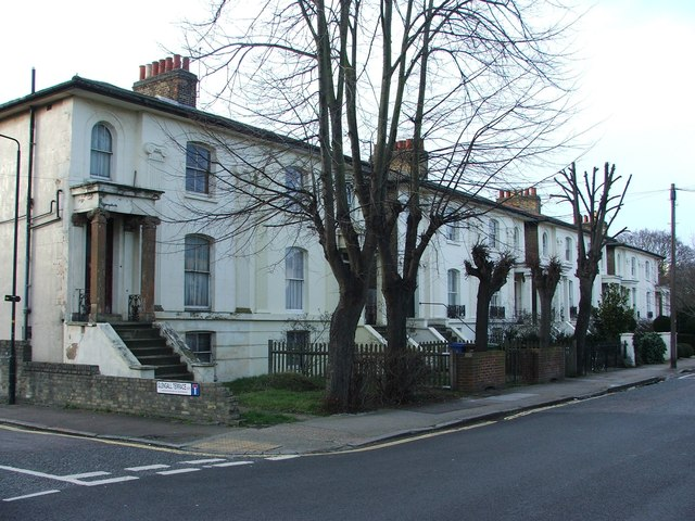 Glengall Road c2016, Glen Terrace left. Houses date from around 1840.  X.png