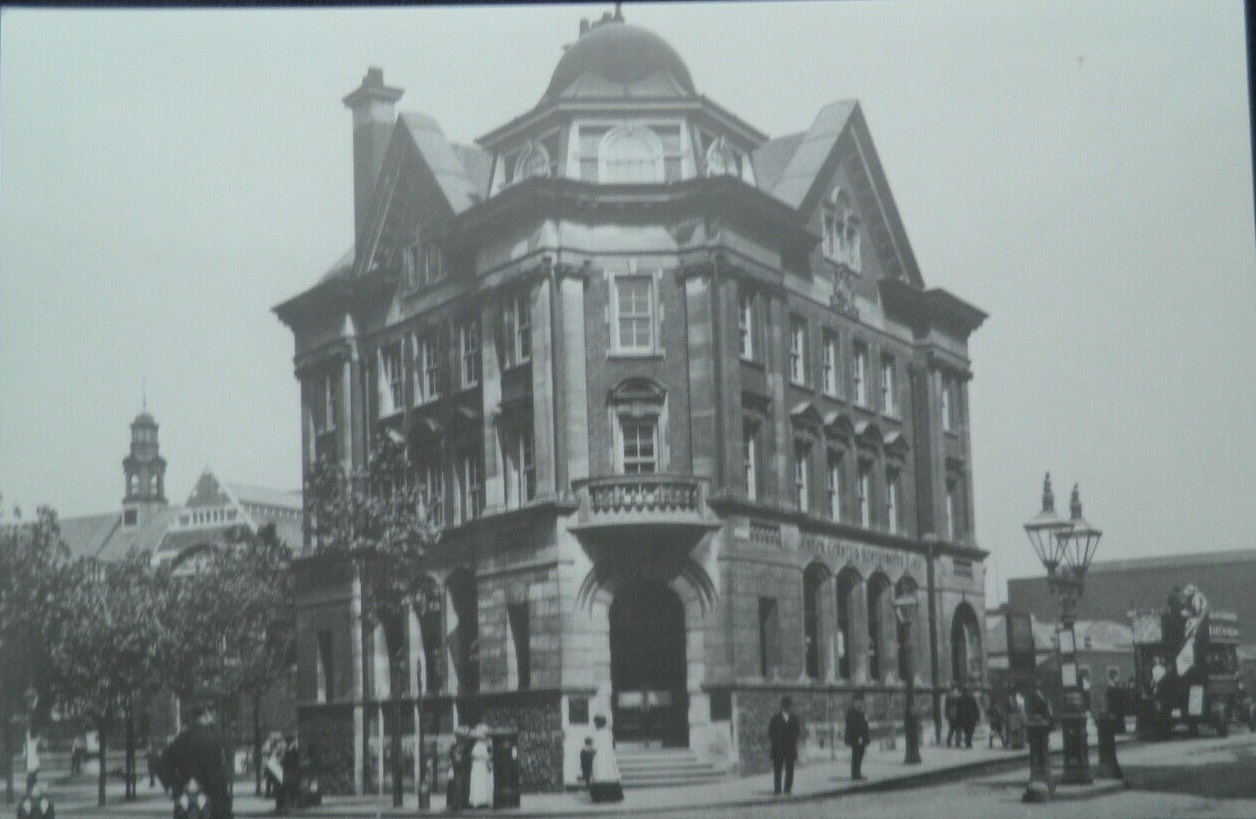 TOOLEY STREET c.1905. Tower Bridge Approach right.    X.png