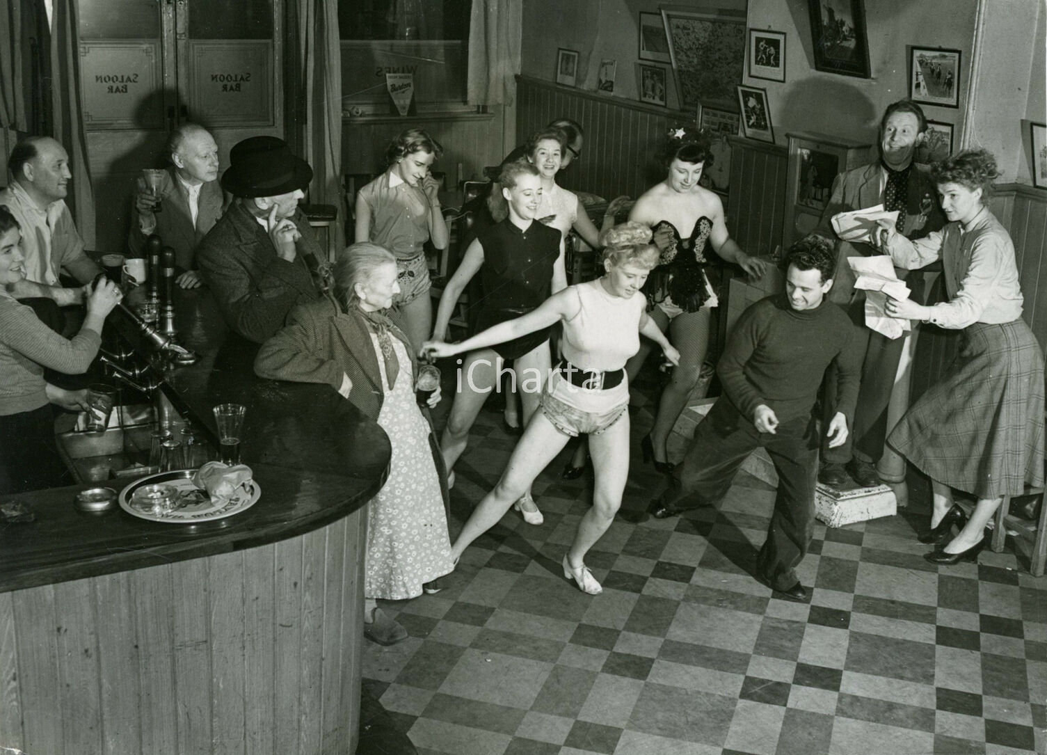 Alice Street,1954, Bermondsey, Rehearsal in the Saloon Bar Cabaret of JOLLY TANNERS.  X.png