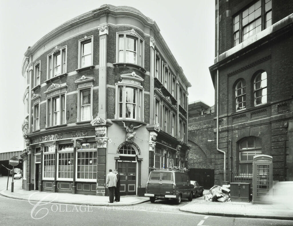 Tooley Street c1980, Shipwrights Arms Public House.  X.png