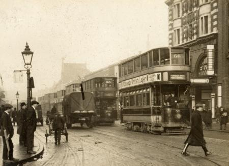 Elephant and Castle by the Bakerloo line Underground c1920.  X.png