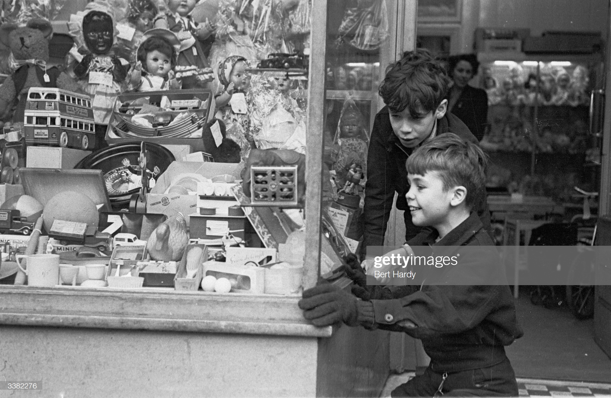 Elephant and Castle 1949, Southwark children playing outside a toy shop.  X.png