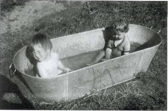 The old tin bath_Fotor.jpg