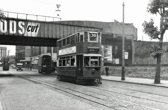 New Kent Road, Elephant & Castle, 5 July 1952. On the right is where the fair was.  X.png