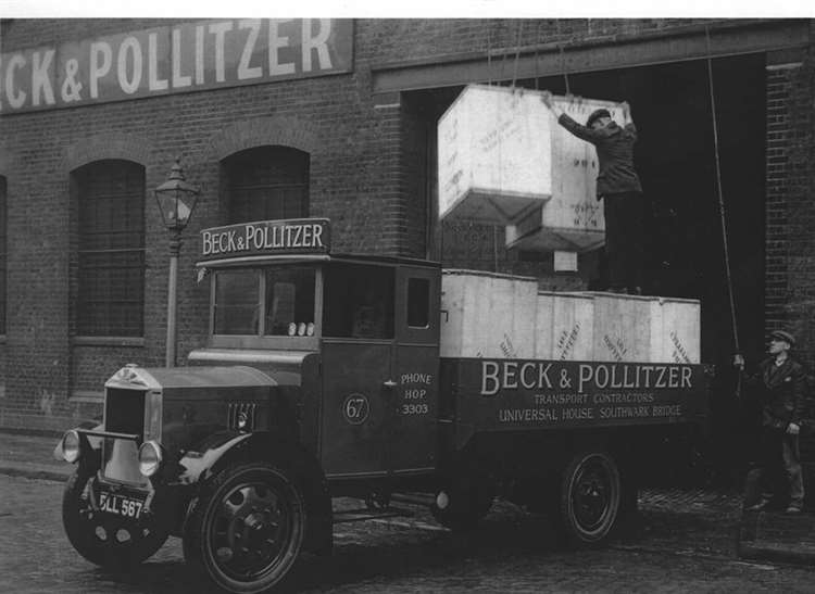 Southwark Bridge Road, Beck & Pollitzer truck unloads in London 1933.  X.png