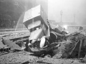 Southwark Park Road, LFB fire towing unit and trailer pump in bomb crater, WW2.   X.png