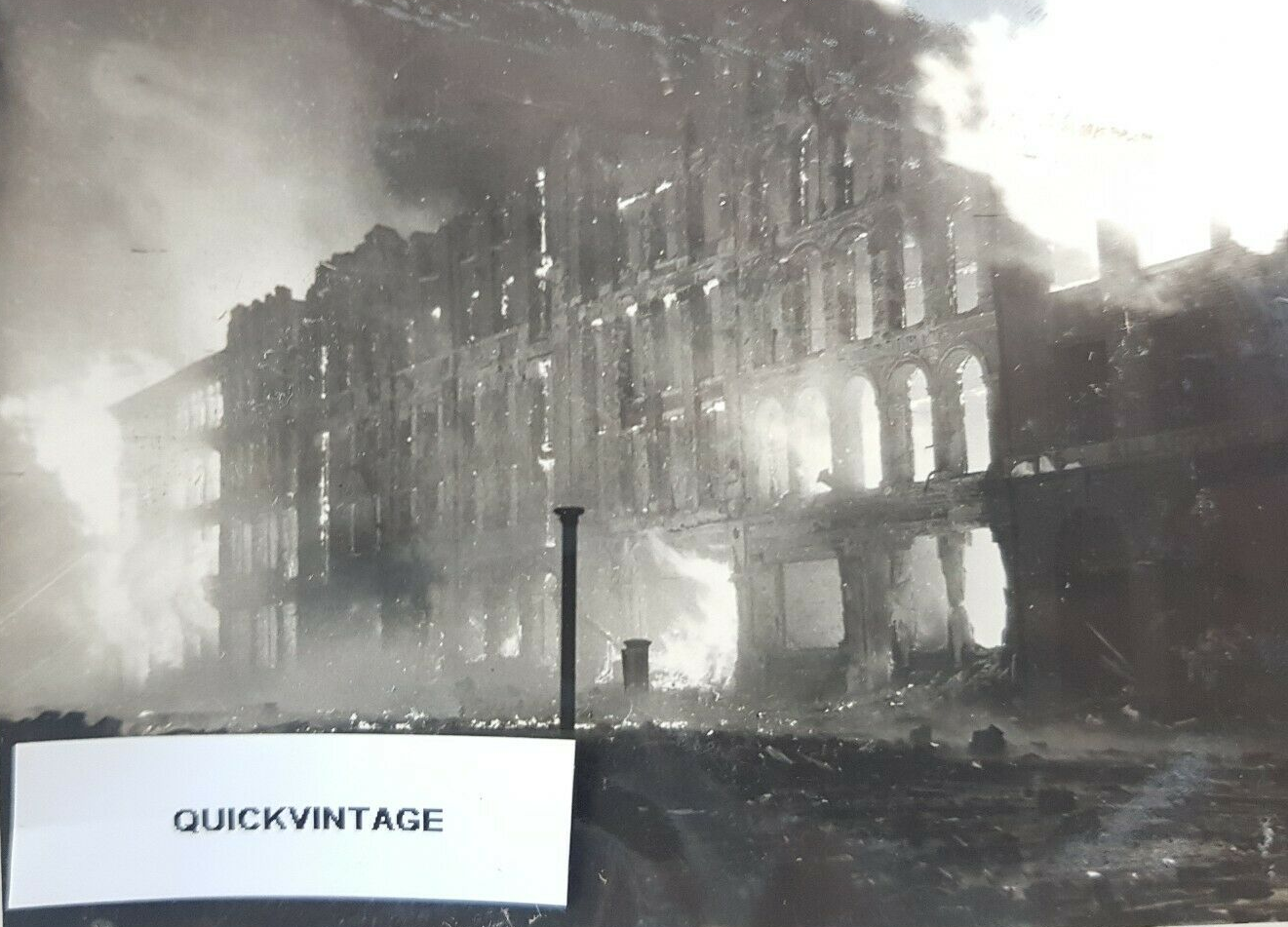 Southwark Street on fire. London Blitz, Dec 1940, WW2.  X.png