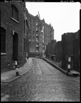 Cathedral Street, Southwark,   X.png