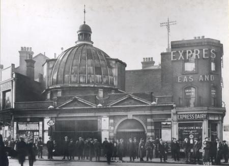 Elephant & Castle Station, 1916.  X.png