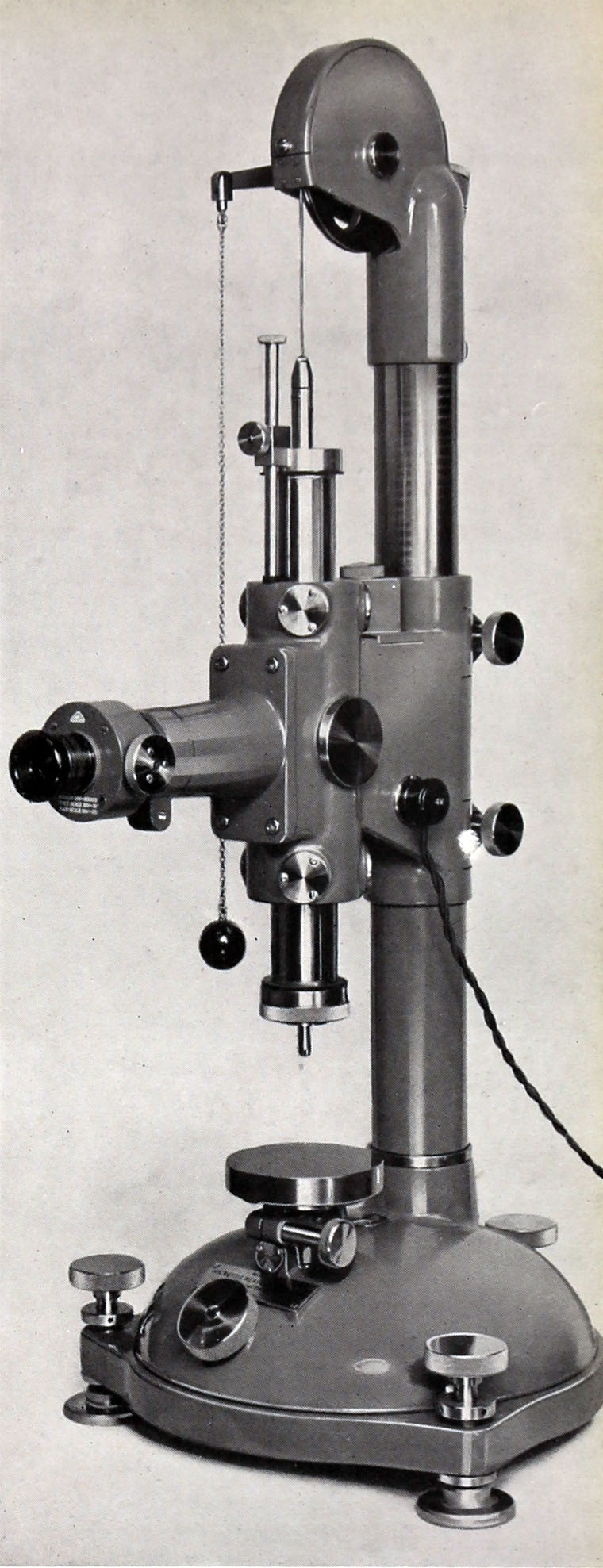 Hilger and Watts.  947, Watts Microscopic Vertical Measuring Machine. X.png