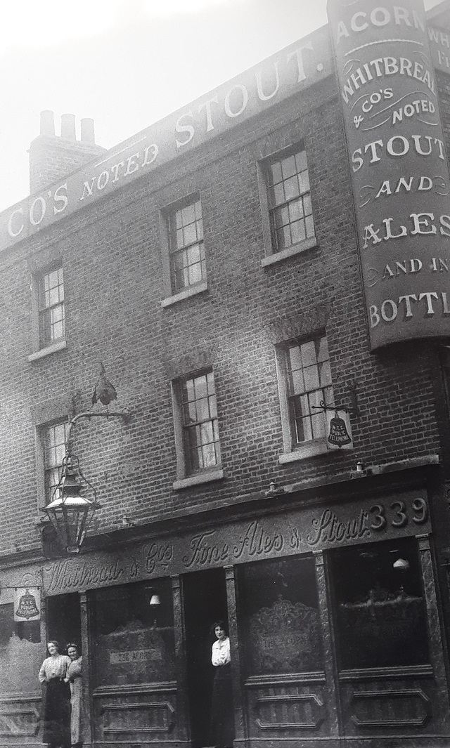 Rotherhithe Street, The Acorn Pub. This pub closed in 1942 and has now been demolished. I think this was near Canada Wharf.     X.png