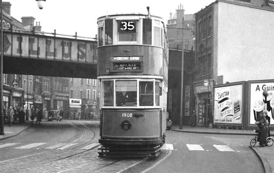 Elephant and Castle, going towards the Walworth Road in 1950. Elephant Road is on the right.  X.png
