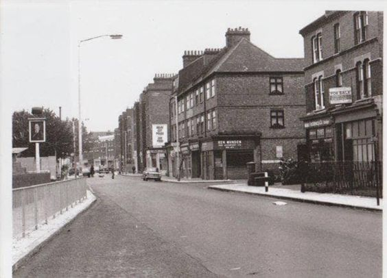Albany Road. Duke of Edinburgh Pub left.Calmington Road right.   X.png