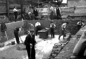 Abbey Street, Bermondsey, construction of an EWS dam, Emergency water supplies.   X.png