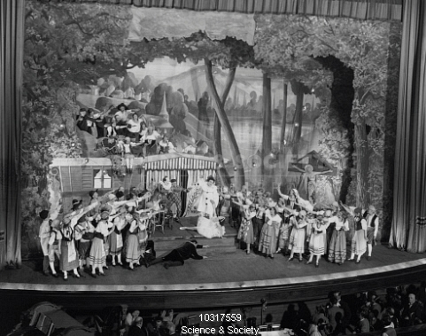 New Kent Road, Elephant & Castle Trocadero 1931, Scene from R Leoncavallo’s opera, 'Pagliacci'.  2  X.png