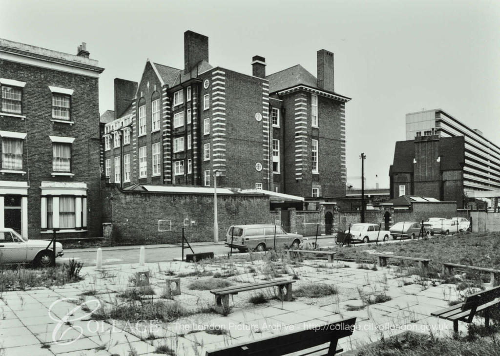 Rodney Road, Elba Place 1976 Victory Primary School, looking towards Heygate Estate, which is no longer there.   X.png