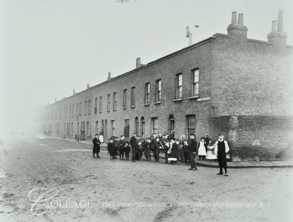 Forsyth Street, Rotherhithe, looking south. Forsyth Street does not exist anymore, it was located between and ran parallel to Clarence Street, now known as Canon Beck Road and Kinburn Street, c1904.png