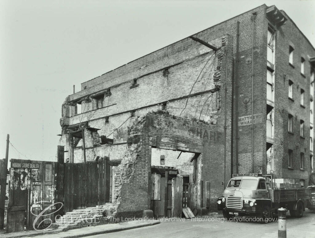 Rotherhithe Street, Bermondsey, Yardley's Wharf and Matthew's Wharves, now part of King's Stairs Gardens.  X.png
