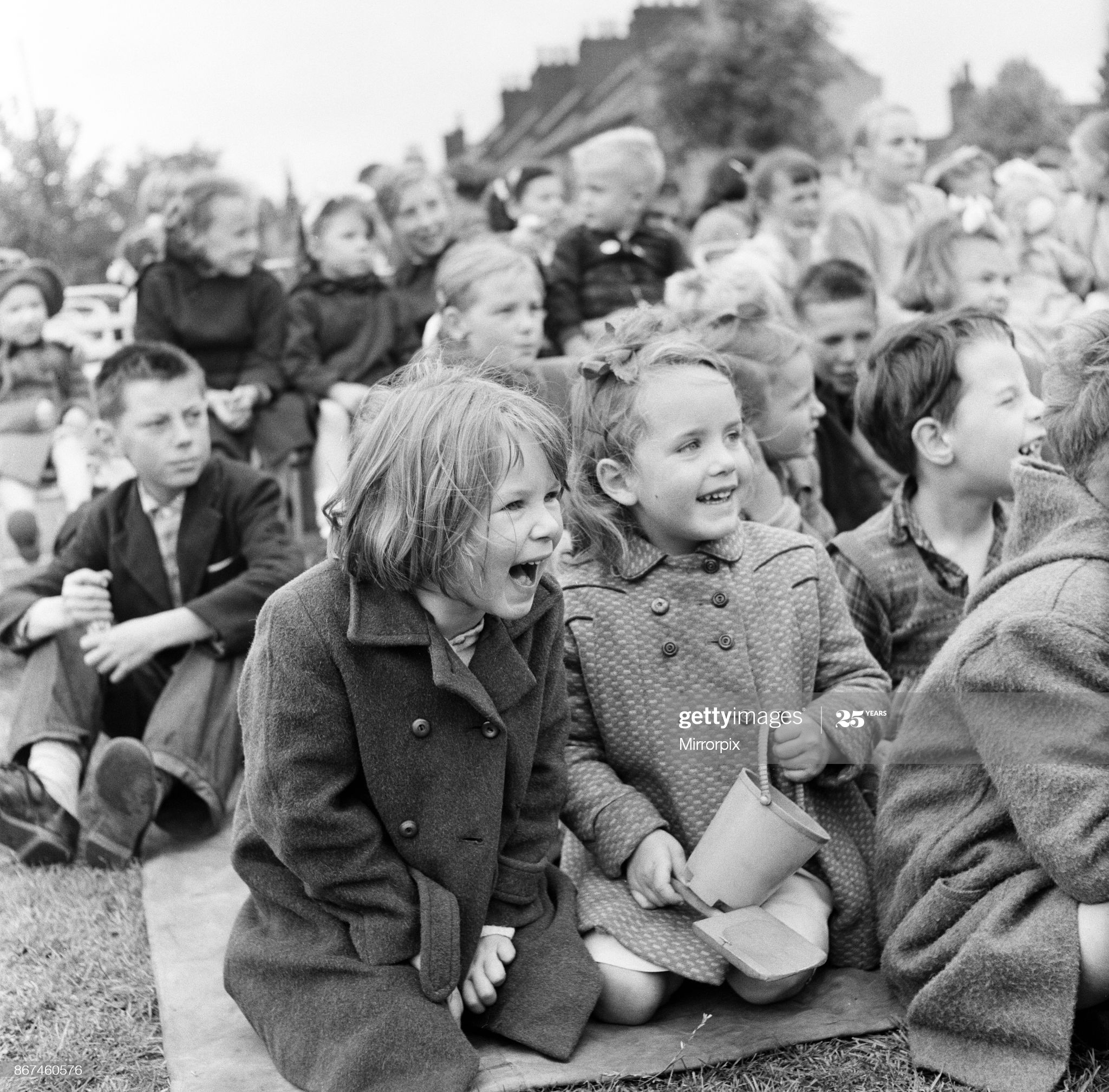 Spa Road, Punch and Judy show in Bermondsey Spa 1956.  X.png