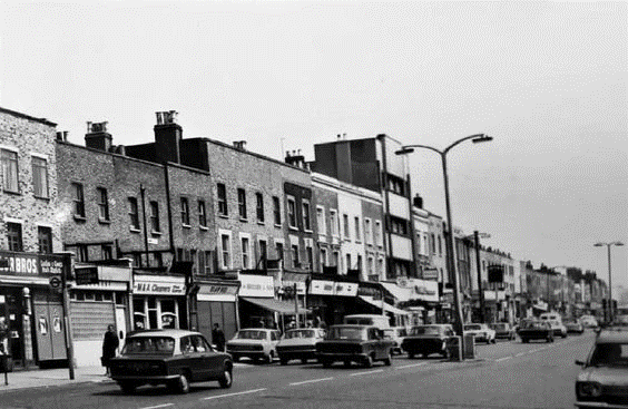 Old Kent Road, Dun Cow Pub down on the left, 1980.   X.png