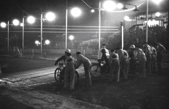 Hornshay Street, New Cross Speedway 1938.  X.png