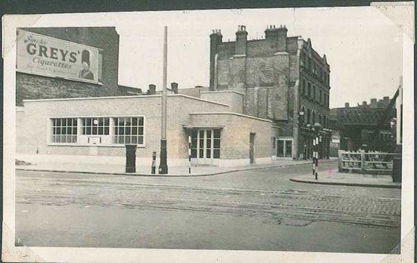 Newington Causeway Post Office, 1949. This site at the junction of Rockingham Street.   X.png