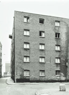 Bermondsey Wall East, opposite Fanards Wharf.  X.png