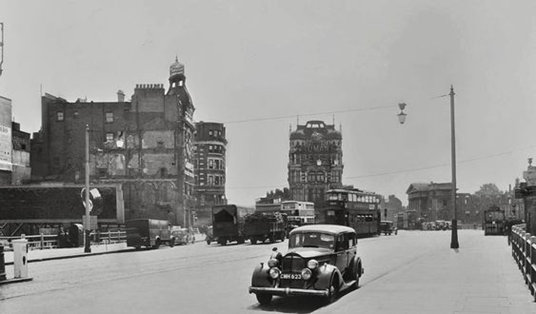 Elephant and Castle, from Newington Causeway looking towards Walworth Road.  X.png