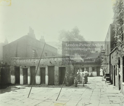 Jacob Street, Gutteridge Court, Bermondsey c1925.  X.png